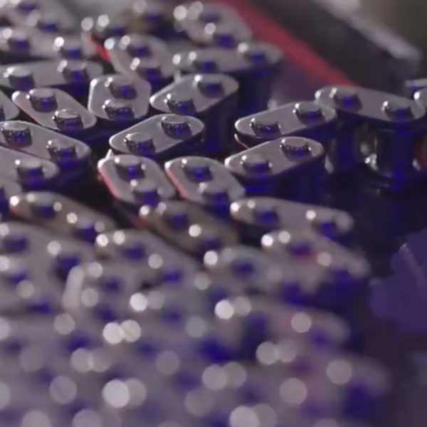 Productievideo over de productie van de BSG-distributiekettingset